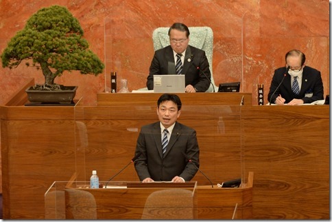 井坂代表質問20210218.jpg